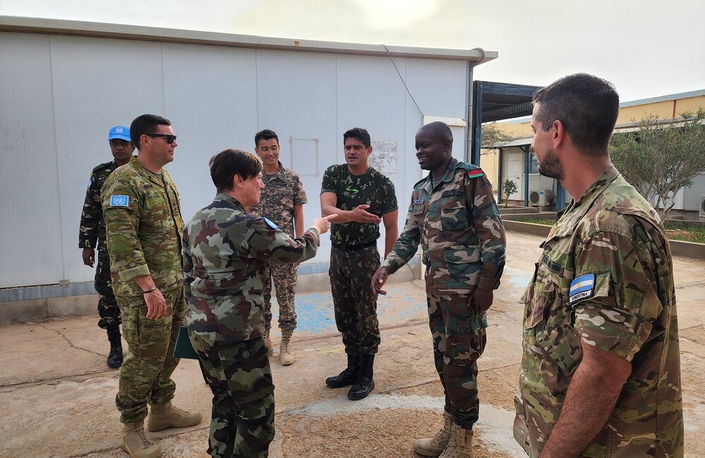 At Mission Logistics Base in Laayoune, Gen. O’Brien met with military and civilian personnel.