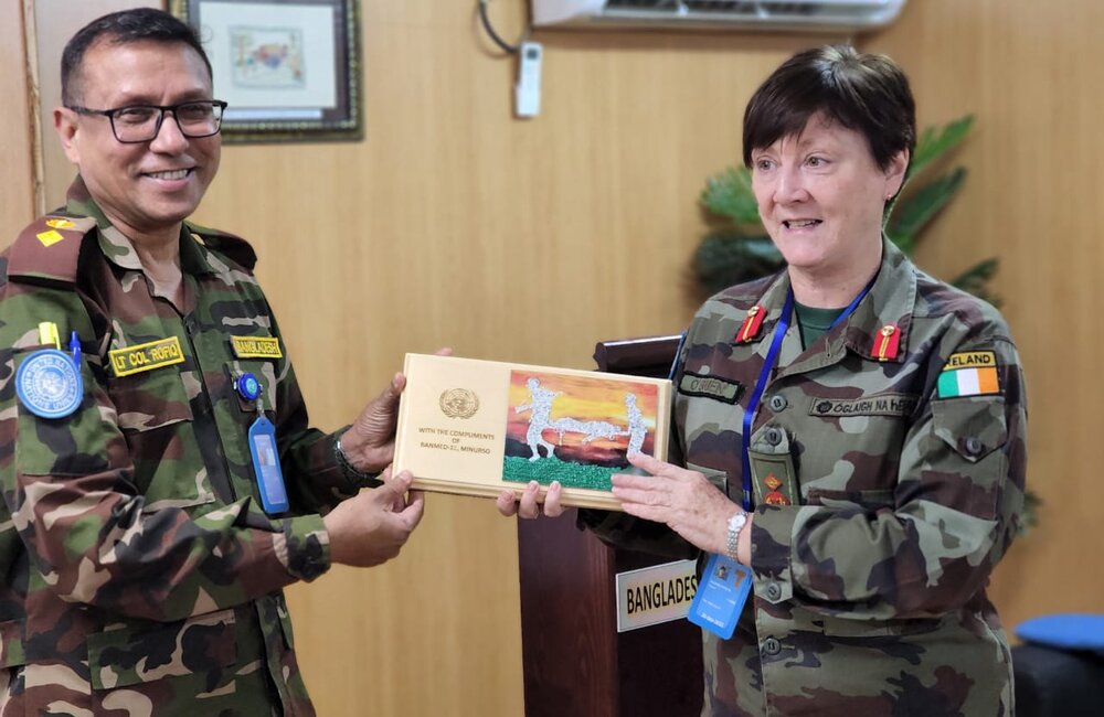 In Laayoune, Major-General O’Brien met with the Commander of Bangladeshi Medical Unit, Lt. Col. Rofiq